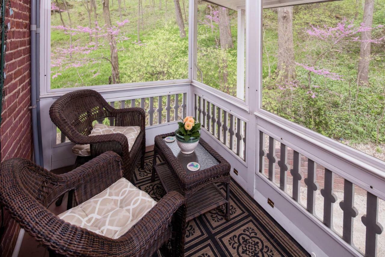 The Steamboat House Bed & Breakfast Галена Екстериор снимка