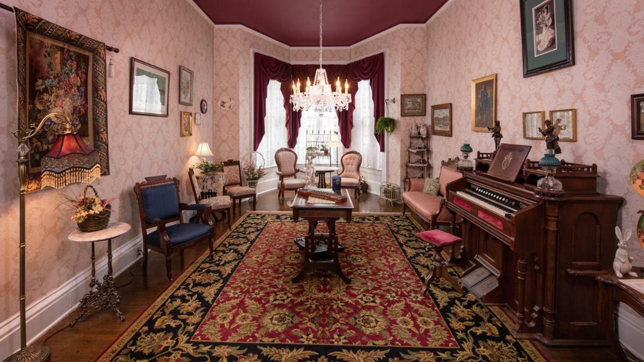 The Steamboat House Bed & Breakfast Галена Екстериор снимка