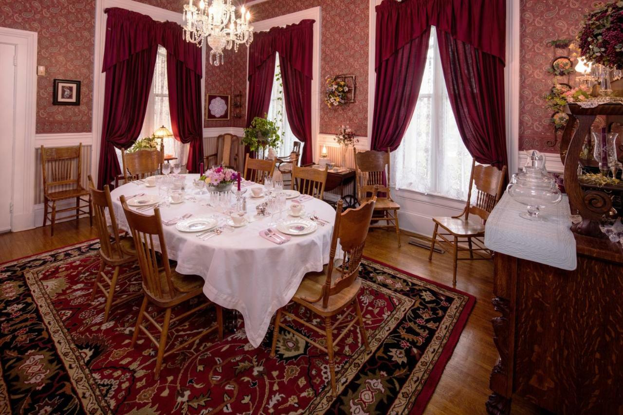 The Steamboat House Bed & Breakfast Галена Екстериор снимка