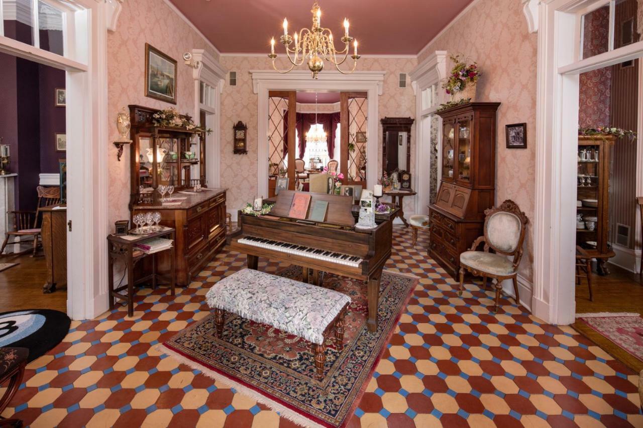 The Steamboat House Bed & Breakfast Галена Екстериор снимка