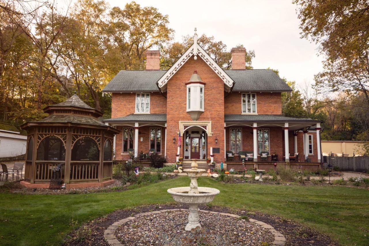 The Steamboat House Bed & Breakfast Галена Екстериор снимка
