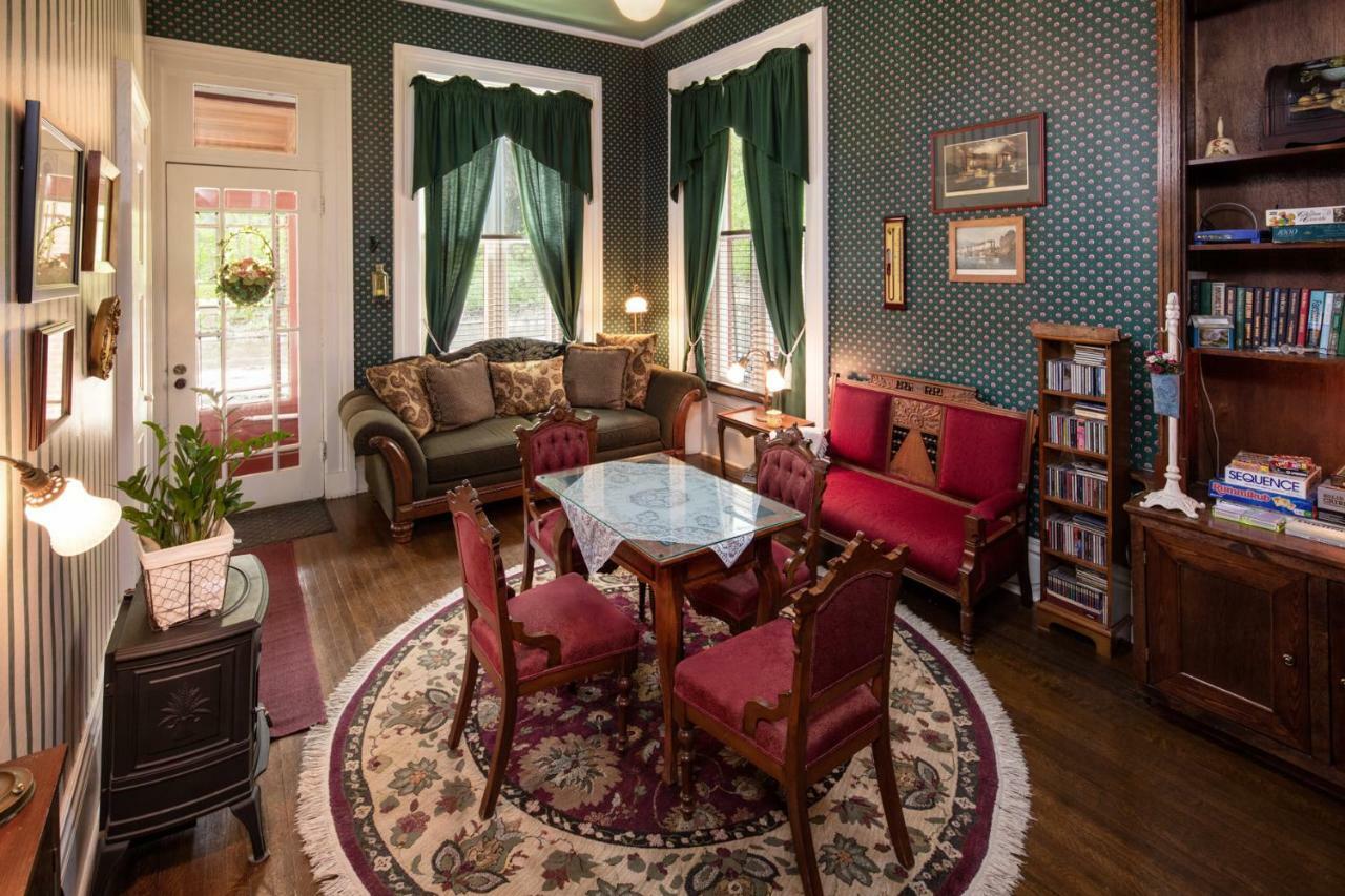 The Steamboat House Bed & Breakfast Галена Екстериор снимка